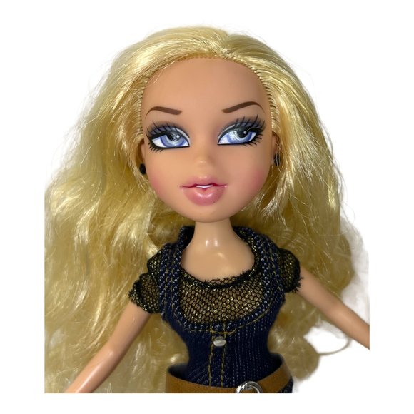 Vintage 2001 Bratz Strut It Cloe The Girls With A Passion For Fashion Do… - Picture 4 of 9